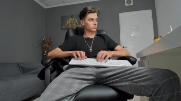 Orlandocolt  17-09-2021 video feets